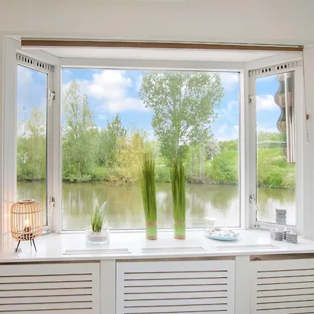 Holiday home Water In Near Volkerak, Cleaning Included Ooltgensplaat