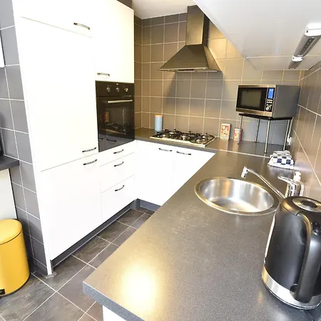 Holiday home Water In Near Volkerak, Cleaning Included