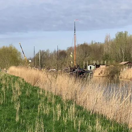 Water In Near Volkerak, Cleaning Included Holiday home *