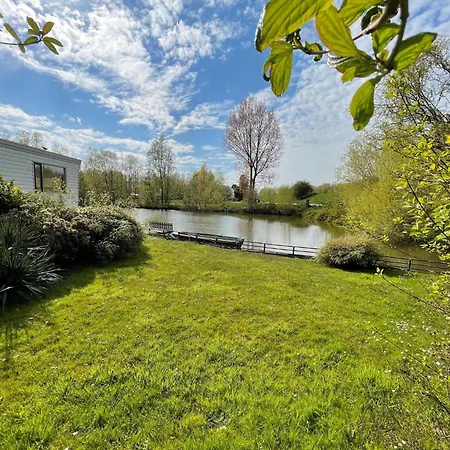 Water In Near Volkerak, Cleaning Included Holiday home *